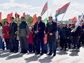 Руководители и представители спортивной отрасли возложили цветы к стеле «Минск - город-герой» в честь Дня Победы
