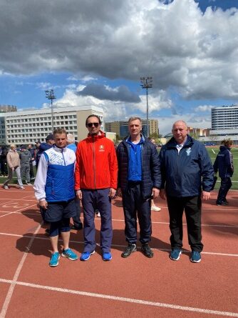 Чтобы вырасти спортивным, смелым, ловким и активным, всем сегодня надо знать – ГТО пора сдавать!!!